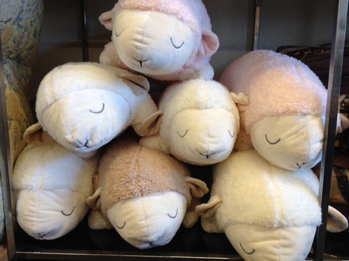 羊の抱き枕