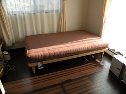 静岡県浜松市　Ｅ様　40代女性
ウッドスプリングベッド　フラットタイプ
（シングル）６畳