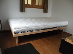 静岡県湖西市　Ｉ様　30代男性
ウッドスプリングベッド　フラットタイプ
（シングル）６畳 